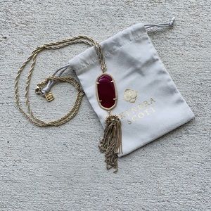 KENDRA SCOTT Rayne Pendant Necklace (Maroon Jade)